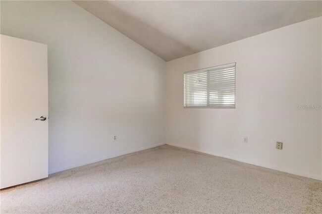 Building Photo - 1126 Woodcrest Ave