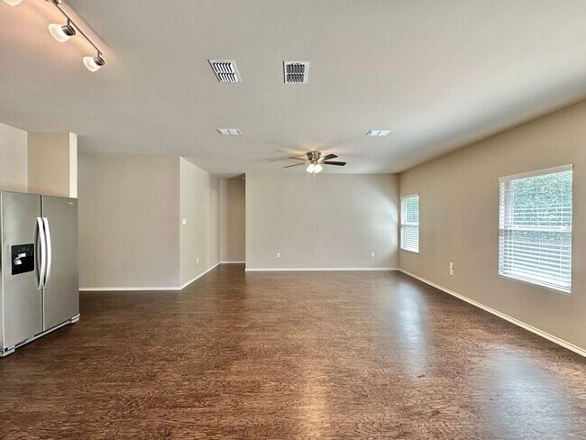 Building Photo - Cozy 4 Bedroom2 Bath Home in West Tyler!