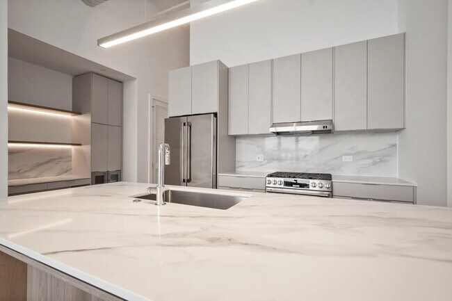 Building Photo - 728 Waukegan Rd