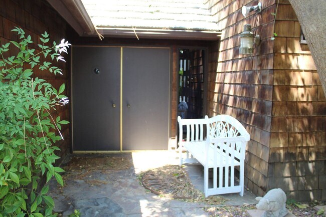 Building Photo - Unique Bakersfield Home for Rent Bakersfiled Country Club