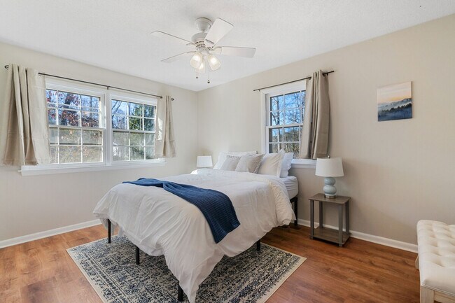 Building Photo - 750 SE Maynard Rd