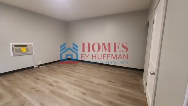 Building Photo - Effiency Unit | Move In Ready