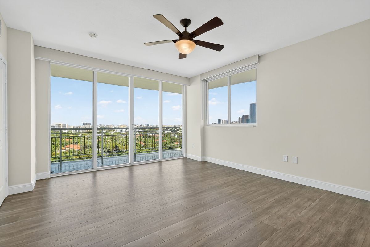 Building Photo - 2021 SW 3rd Ave