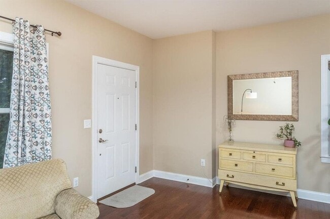 Building Photo - Spacious Townhouse with BONUS THEATER ROOM