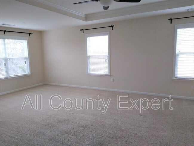 Building Photo - 635 Glenish CT