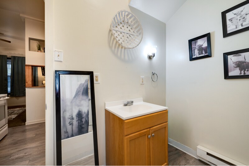 Building Photo - 612 W Market St