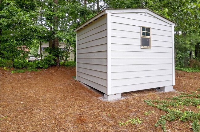 Building Photo - 2232 Woodbriar Dr