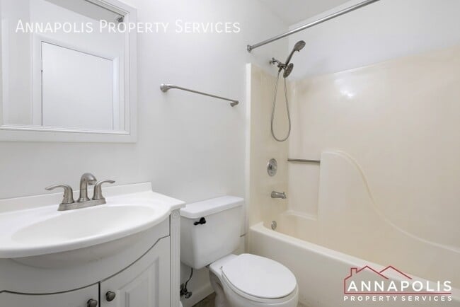 Building Photo - 10 Greystone Ct