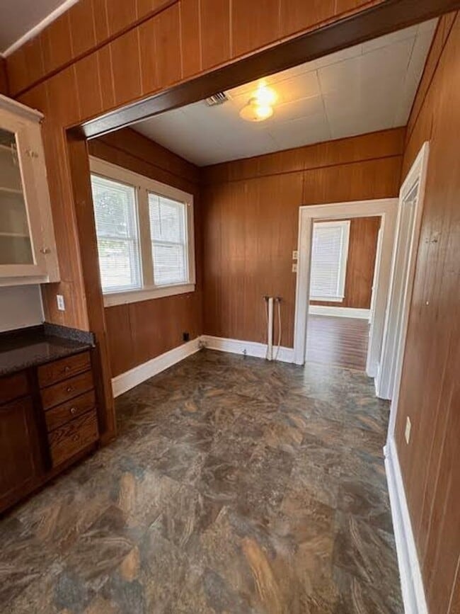 Building Photo - 2724 Bosque Blvd