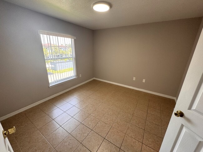 Building Photo - 3702 Palm Desert Ln