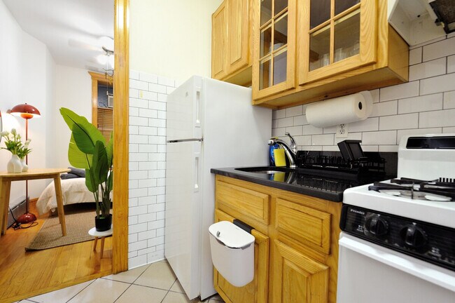 Building Photo - 301 E 63rd St