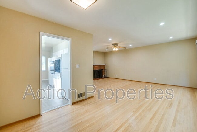 Building Photo - 2329 Trenton Dr