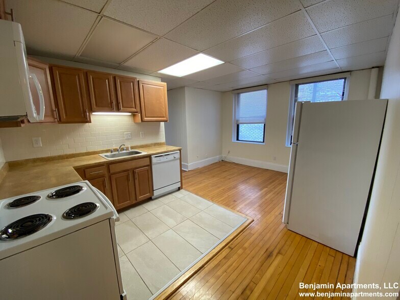 Building Photo - 431 Cambridge St