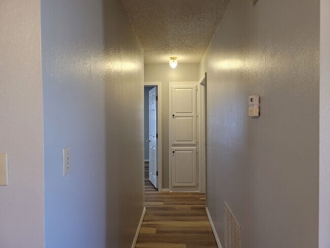 Building Photo - Newly Remodeled 3 Bedroom/2 Bath Home In V...