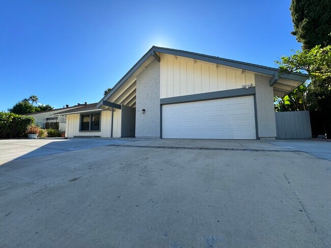 Building Photo - 9941 Mozelle Ln