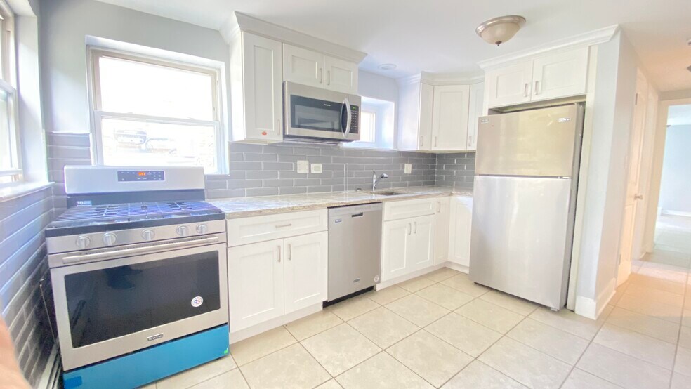 Building Photo - 2912 N 75th Ave
