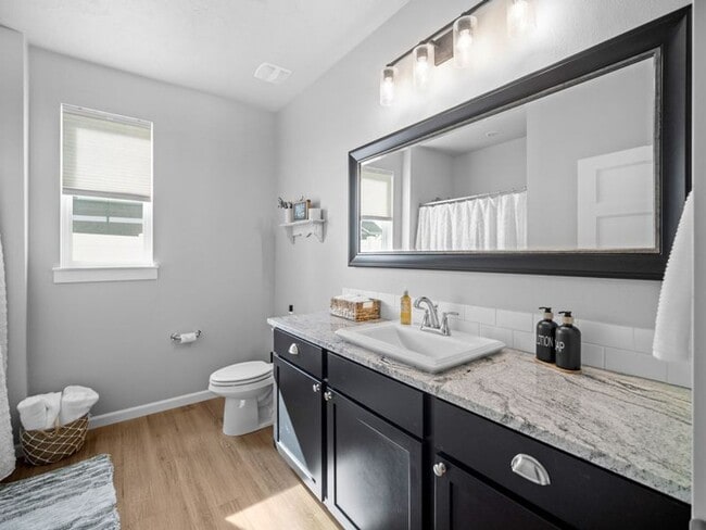 Building Photo - Fully Furnished Luxury 3-Bed, 2-Bath Home ...