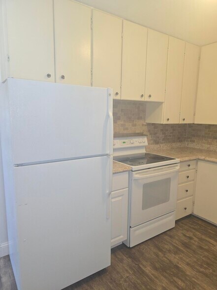 Building Photo - 771 Kennedy Ave