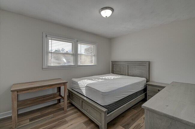 Building Photo - 1465 Brookwood Dr