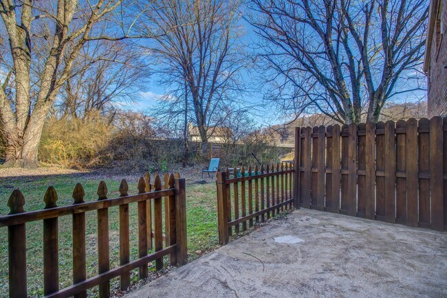 Building Photo - 5021 Emerald Dr
