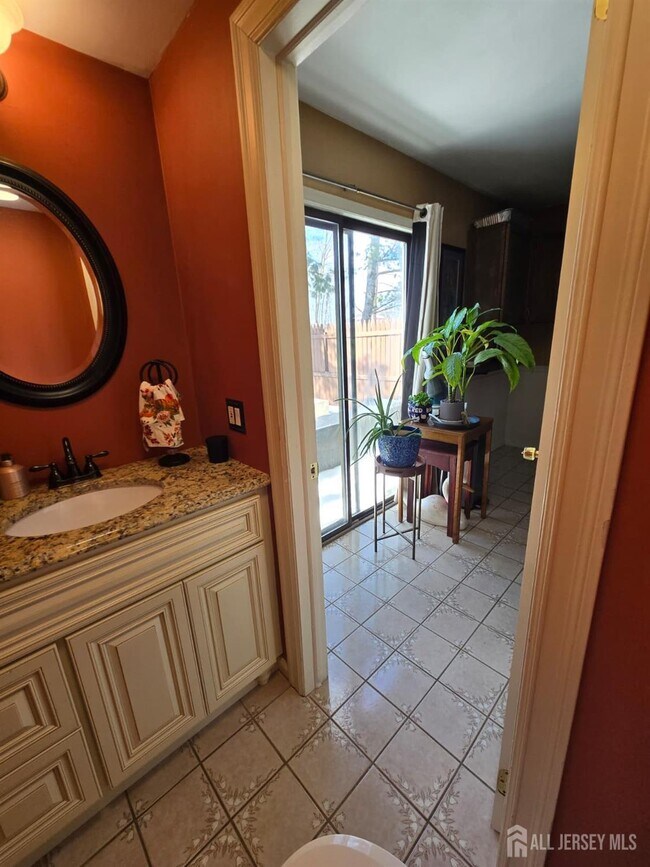 Building Photo - 115 Willett Ave