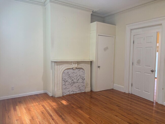 Building Photo - 63 Orchard St