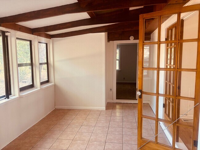 Building Photo - 1334 N Estelle St