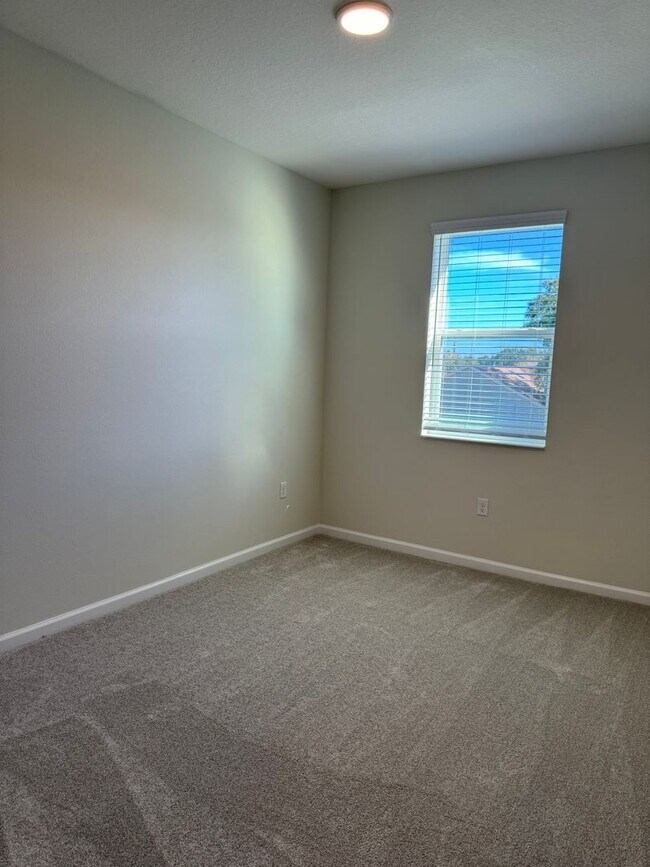Building Photo - GATED 3 BEDROOM, 2.5 BATHROOM IN OVIEDO