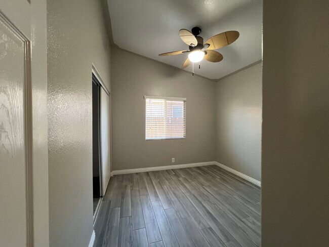 Building Photo - 9083 Powell Ave
