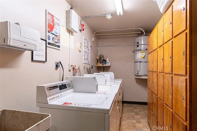 Building Photo - 2121 E 1st St