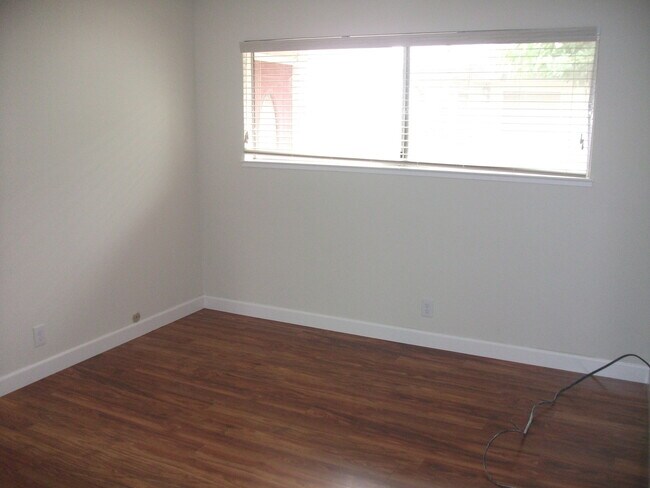 Building Photo - Remodeled 2 bedroom 1 bath