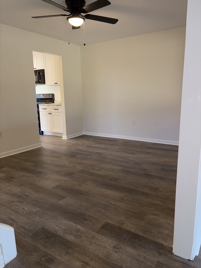 Dining Area - 287 Norwood Rd