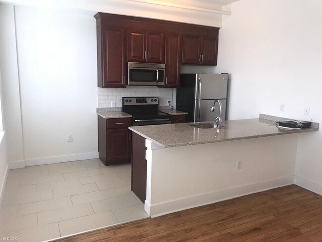 Building Photo - 1 br, 1 bath Condo - 613 N Lombardy St 207