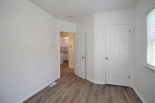 Building Photo - 2315 SE 66th Ave