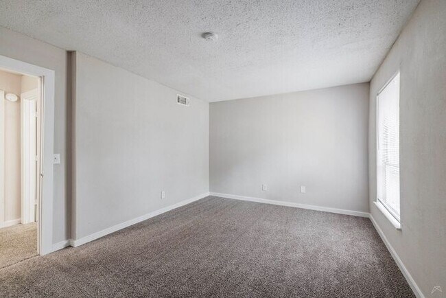 Building Photo - Affordable Living 20 Minutes from Everything Atlanta -2 Bedroom 2 1/2 Baths only $1300*