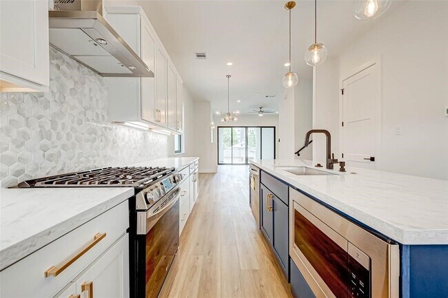 Primary Photo - 3503 Anita St