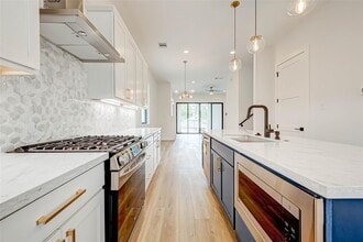 Building Photo - 3503 Anita St