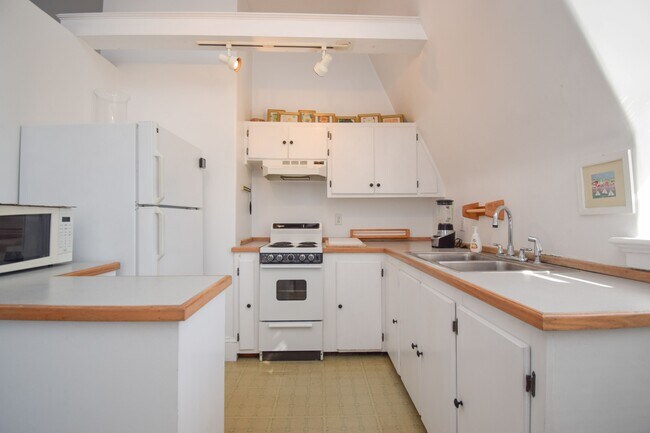 kitchen - 6 Sunnyside Pl