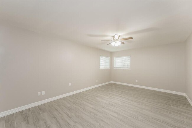 Building Photo - 15411 La Loma Dr