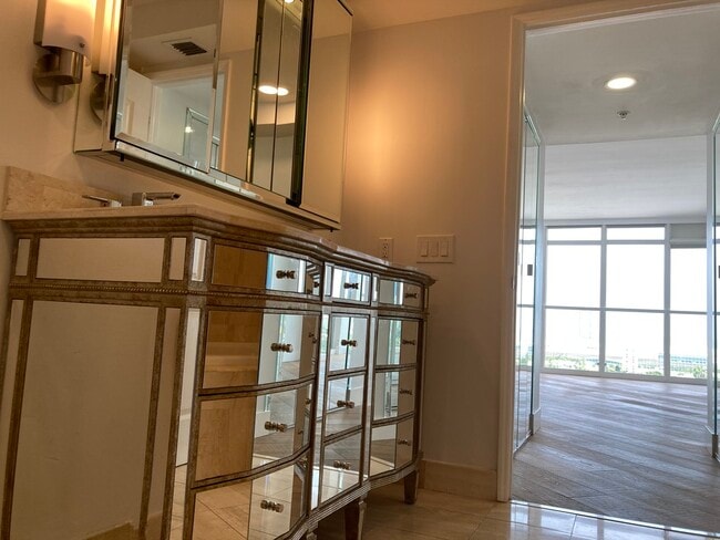 Master Bath - 1800 Purdy Ave