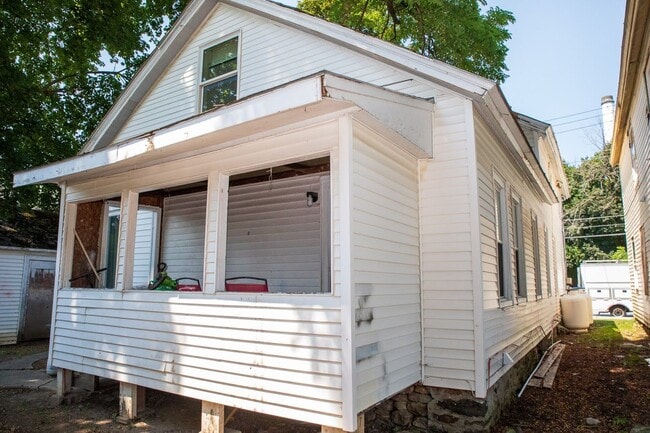 Building Photo - 317 Pleasant St