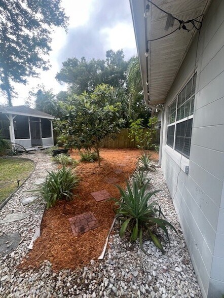 Freshly landscaped backyard with stepping stones to the party hut! - 30 W Par St