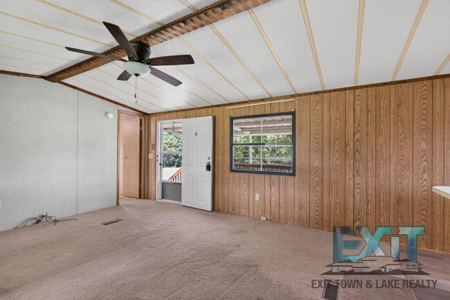 Building Photo - Peaceful Country Living in Gasburg, VA!