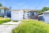 Building Photo - 5226 Vine Ave