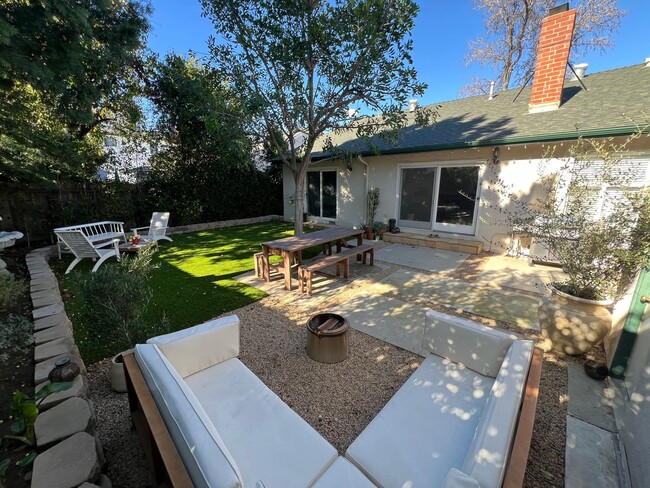 Building Photo - Large home with private yard