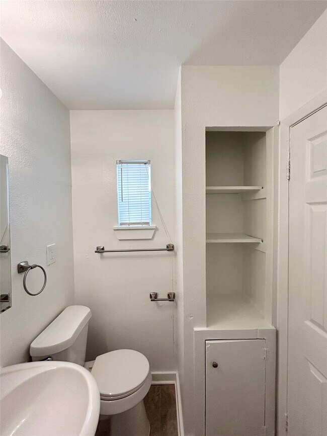 Building Photo - 5415 Scott St