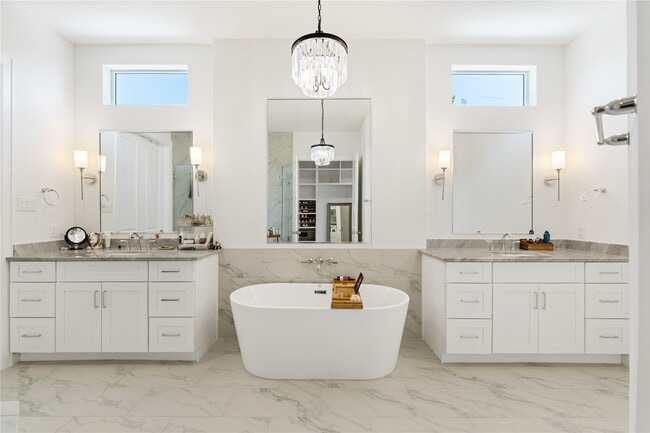 Building Photo - 531 W 27th St