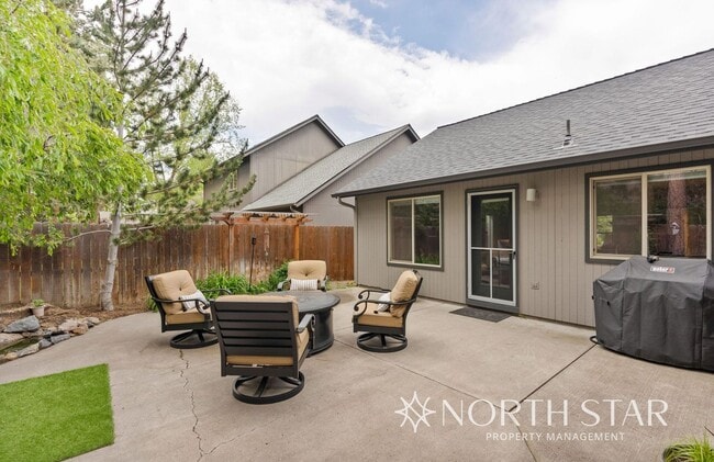 Building Photo - Modern and Spacious 3 bed/2 bath