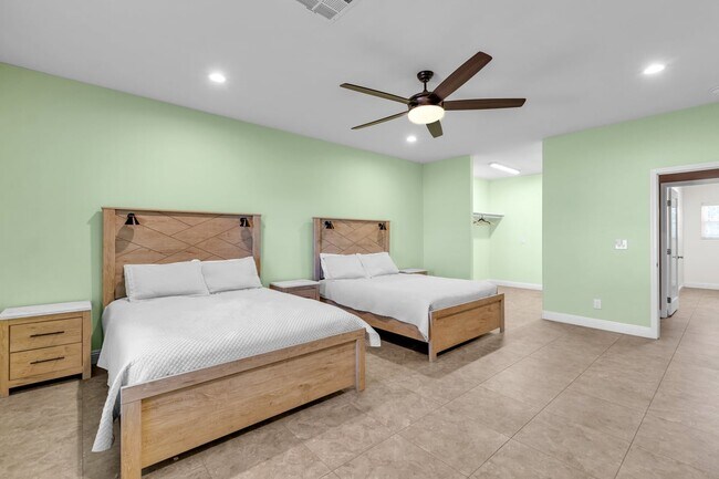 Building Photo - RV GARAGE | Single Story | Furnished Or Unfurnished