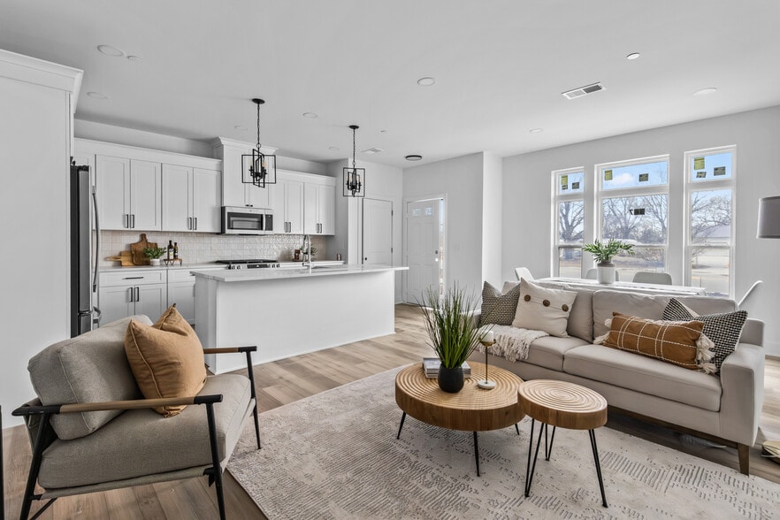 Building Photo - 27W280 Bauer Rd